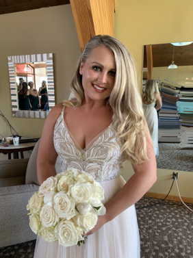 Beautiful Kate and her white Bridal Bouquet