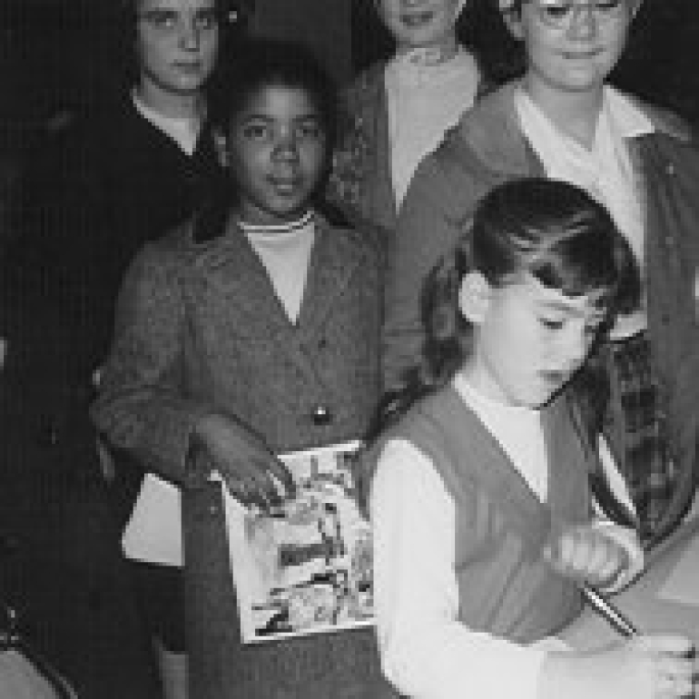 Signing Autographs debsigns.jpg