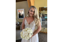 Beautiful Kate and her white Bridal Bouquet bridal3sm.jpg