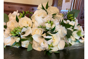 White Bridesmaid's Bouquets